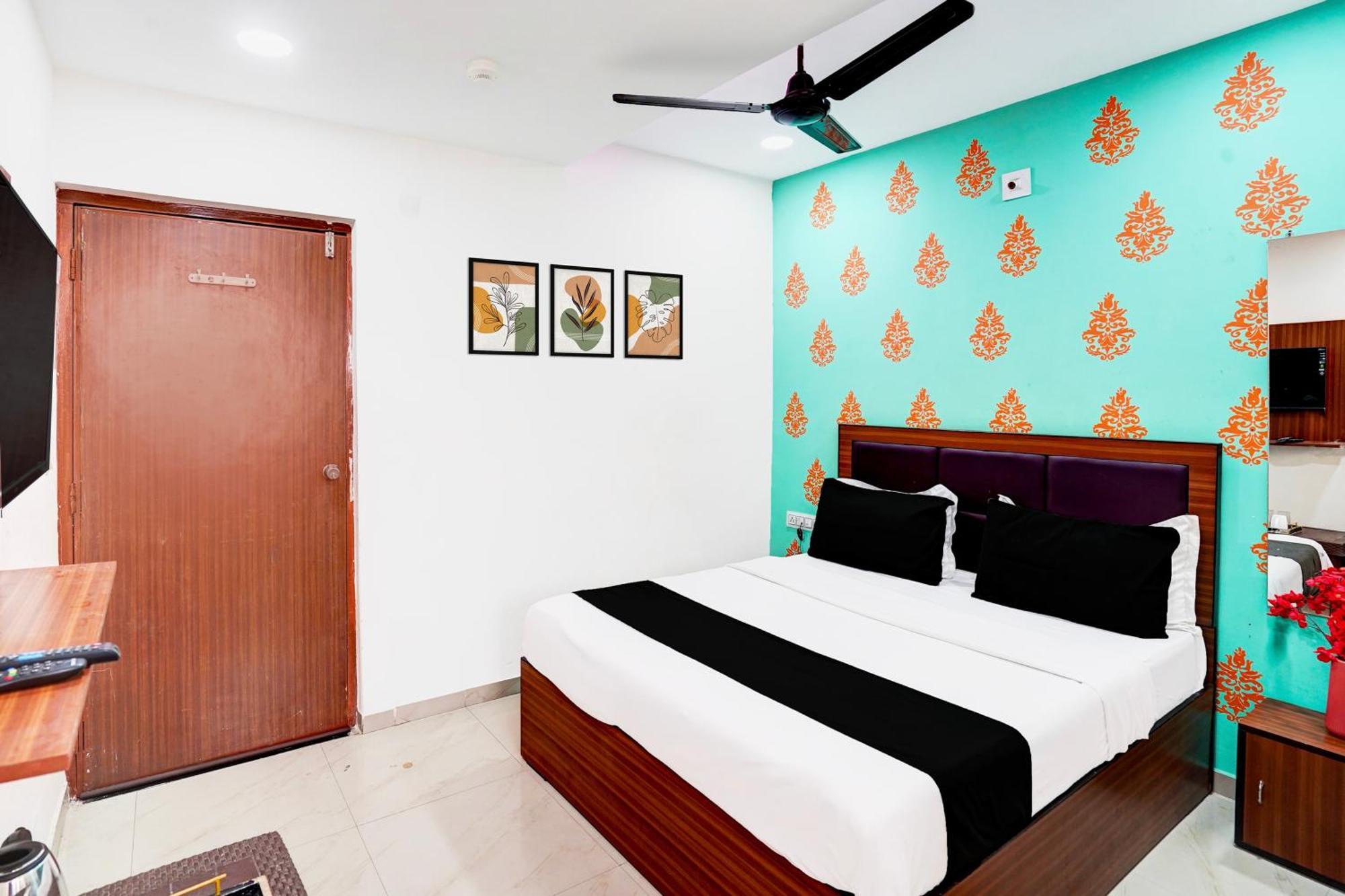 Super Hotel O Geeta Mandir Formerly Hotel Green Park Ахмедабад Екстериор снимка