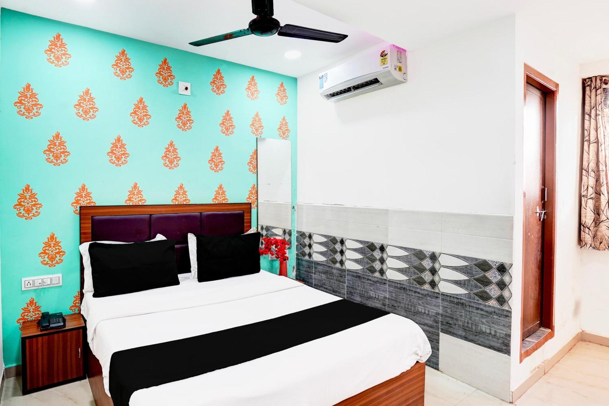 Super Hotel O Geeta Mandir Formerly Hotel Green Park Ахмедабад Екстериор снимка