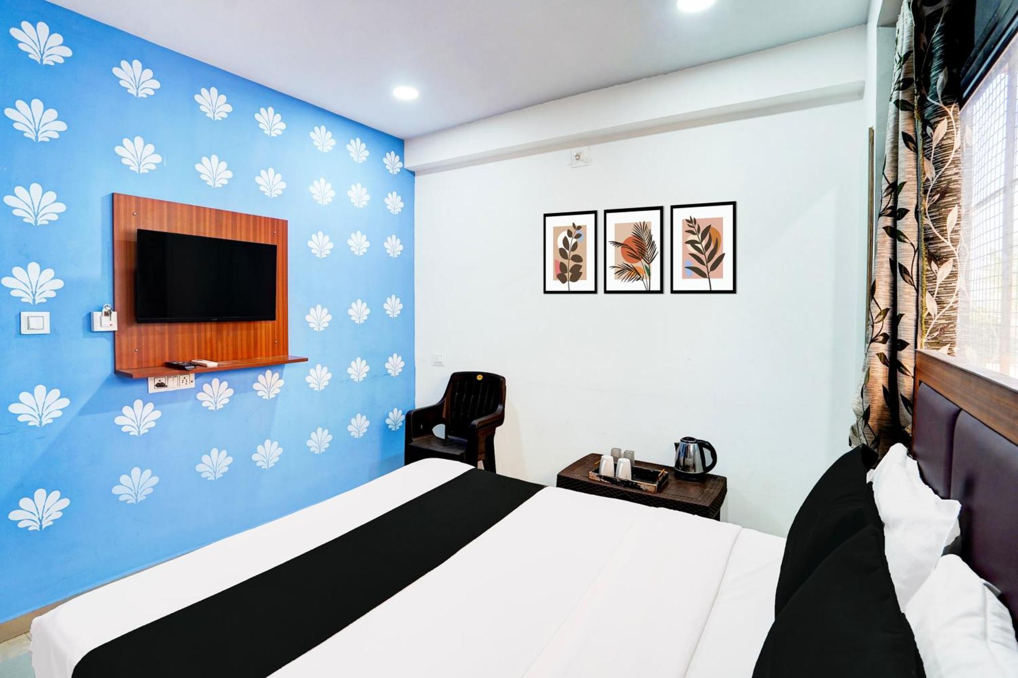 Super Hotel O Geeta Mandir Formerly Hotel Green Park Ахмедабад Екстериор снимка