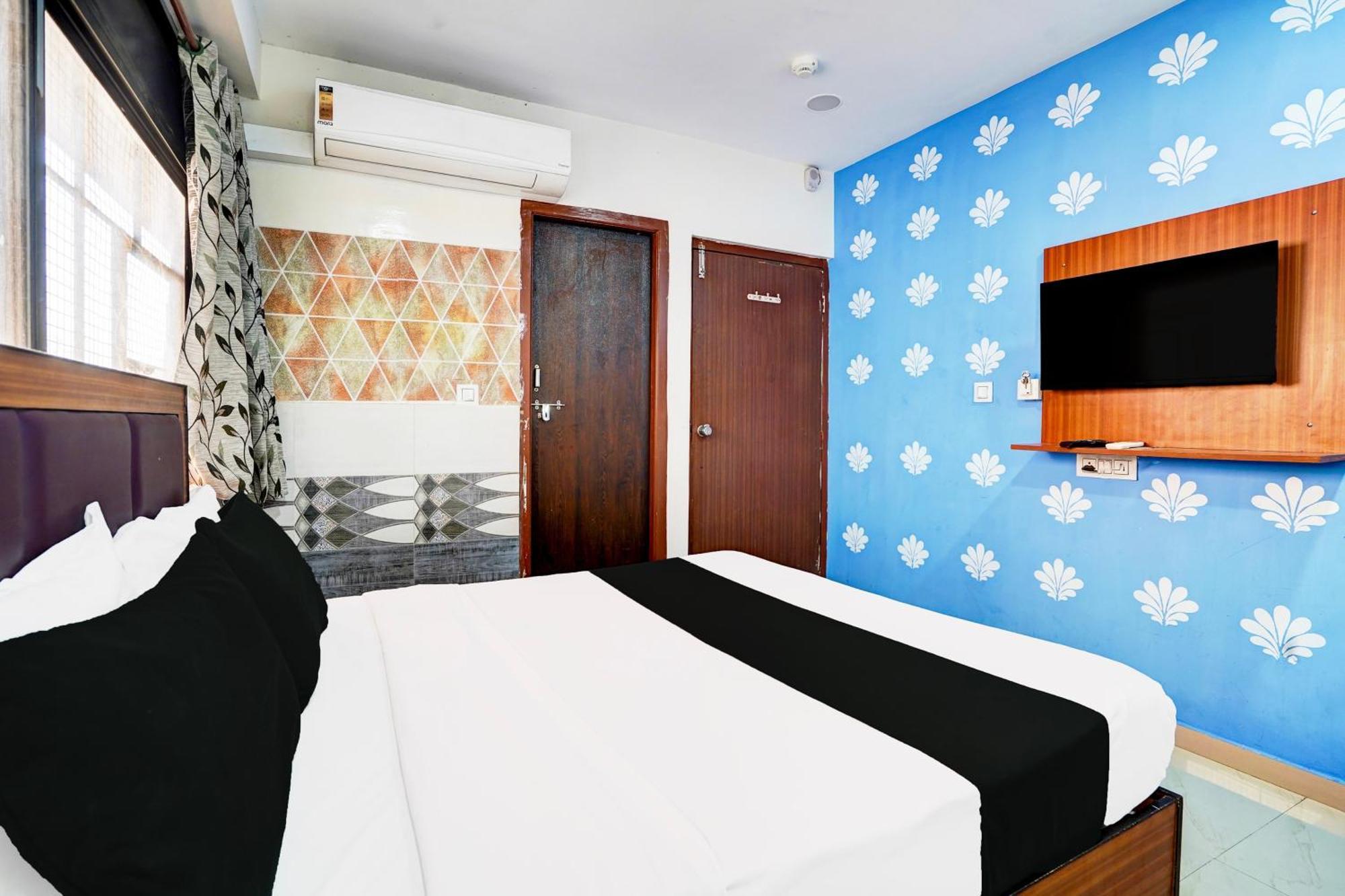 Super Hotel O Geeta Mandir Formerly Hotel Green Park Ахмедабад Екстериор снимка